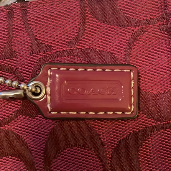 Burgundy small COACH wristlet - Picture 3 of 4
